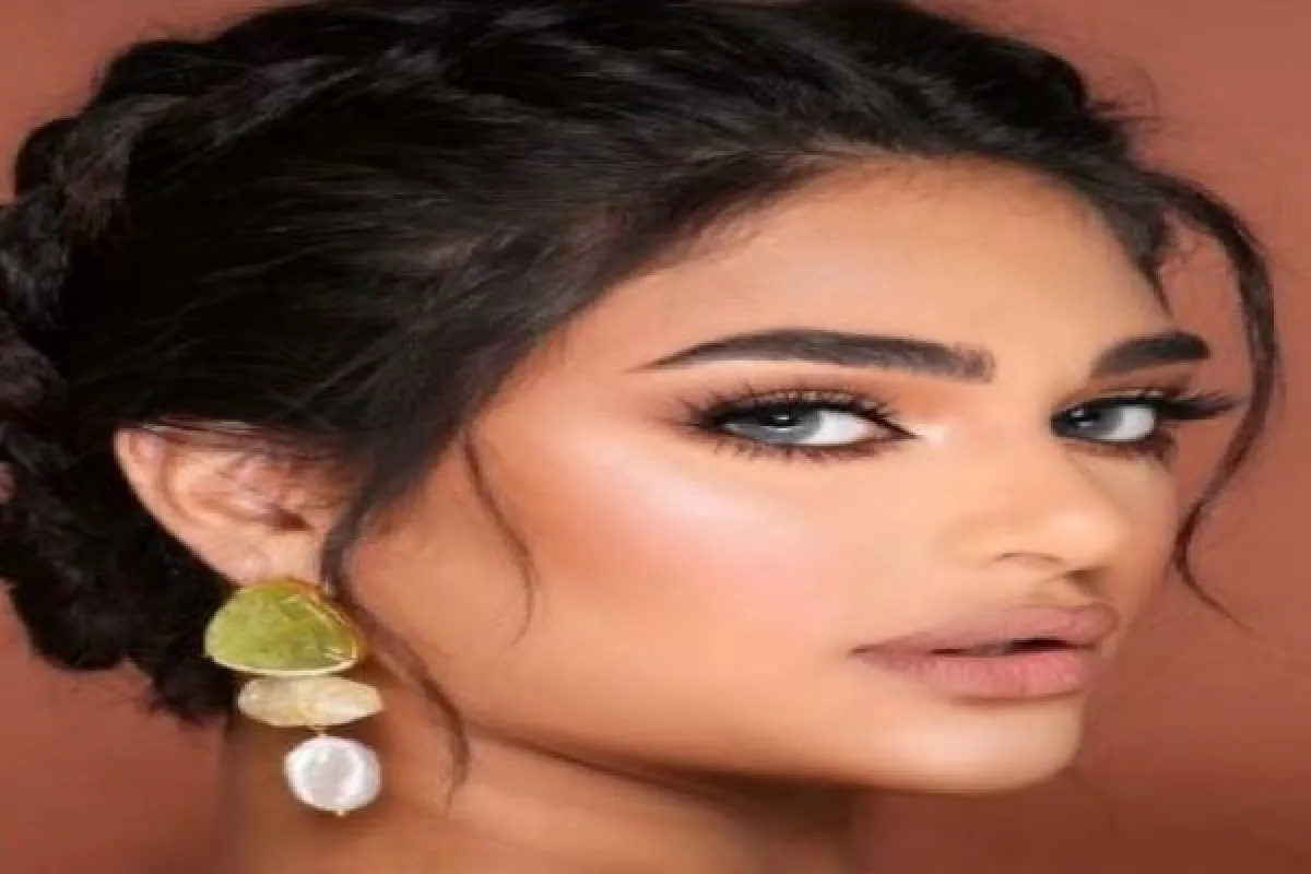 ليالي دهراب بأقراط طويلة عصرية-الصورة من حسابها على انستقرام