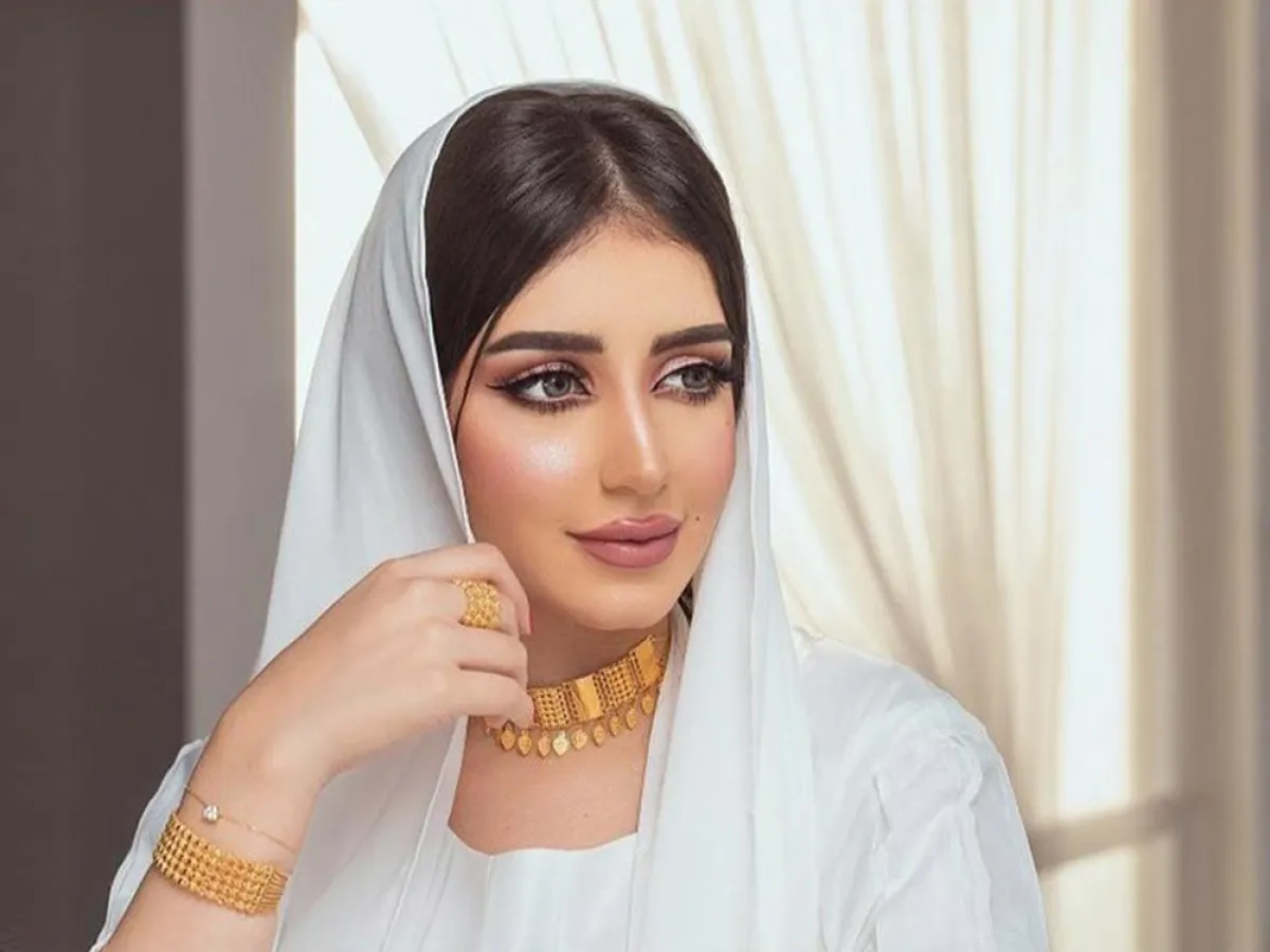 تنسيق المجوهرات مع العباية من خولة المراغي 