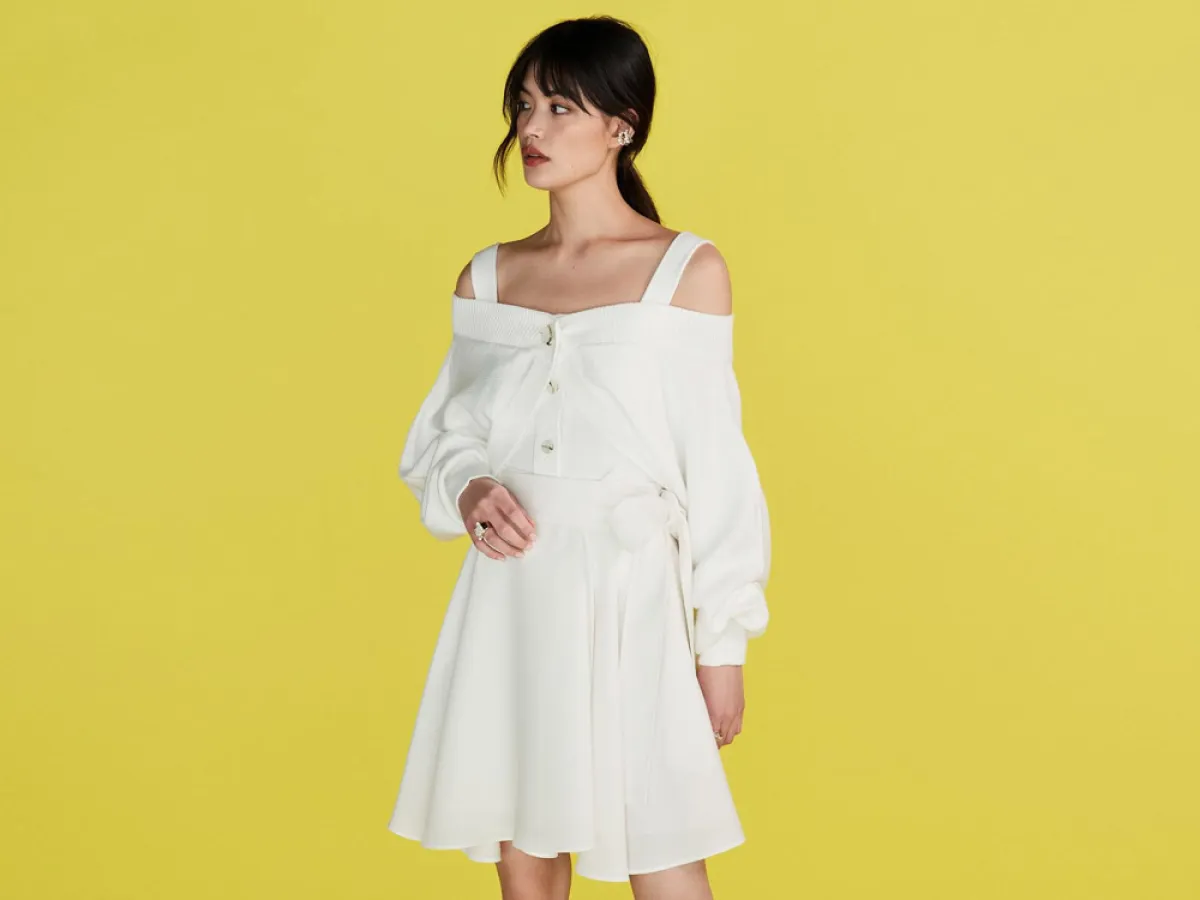 تألّقي بإطلالات منعشة باللون الأبيض من مجموعات ما قبل خريف 2021 