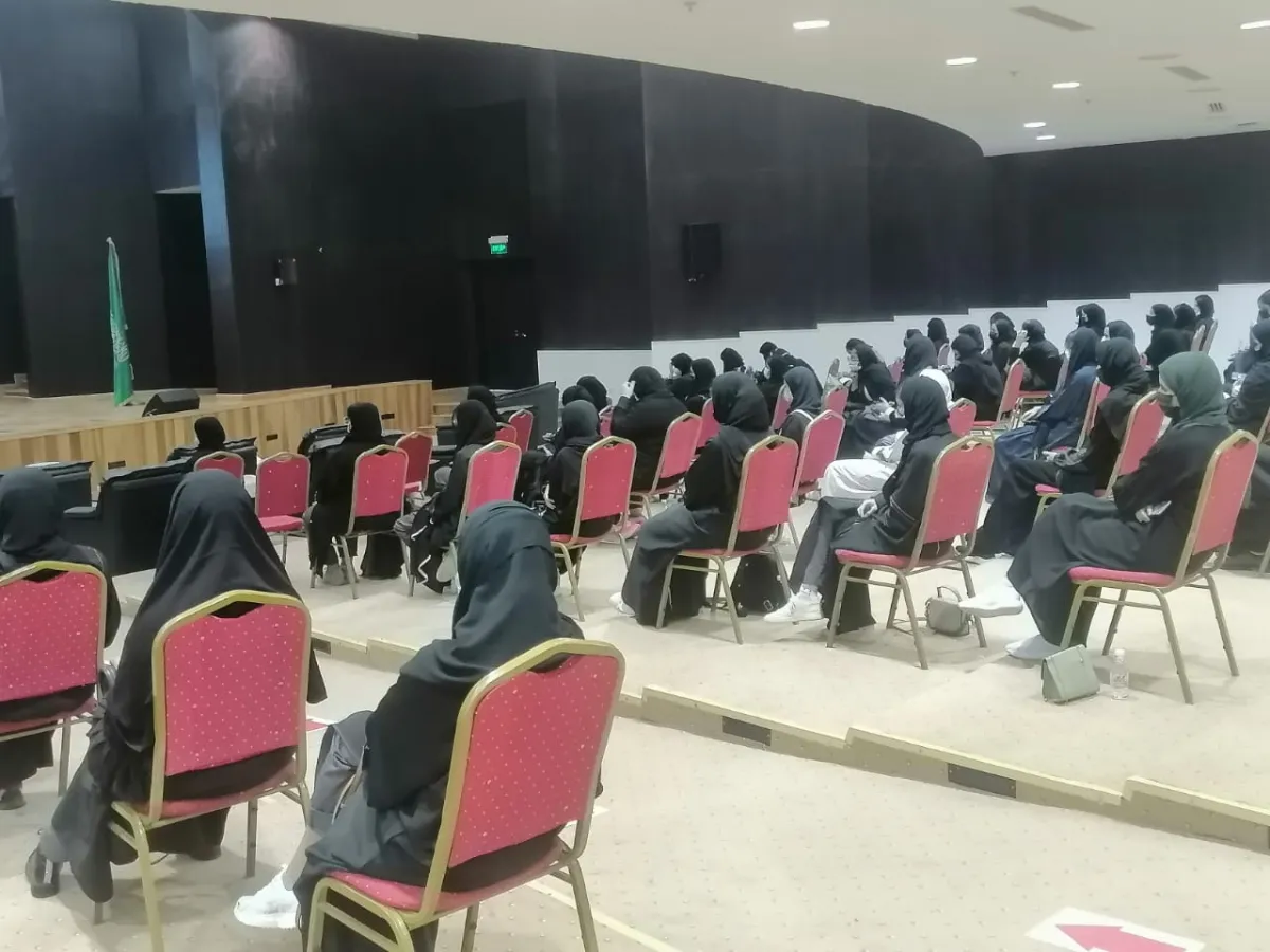 الكلية التقنية للبنات بجدة تنهي برنامج التهئية للمقبولات