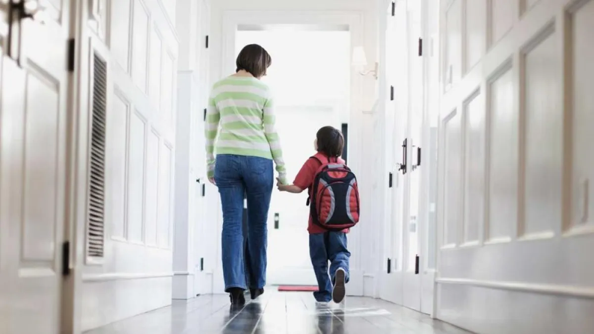 قدمي له أدوات عادية