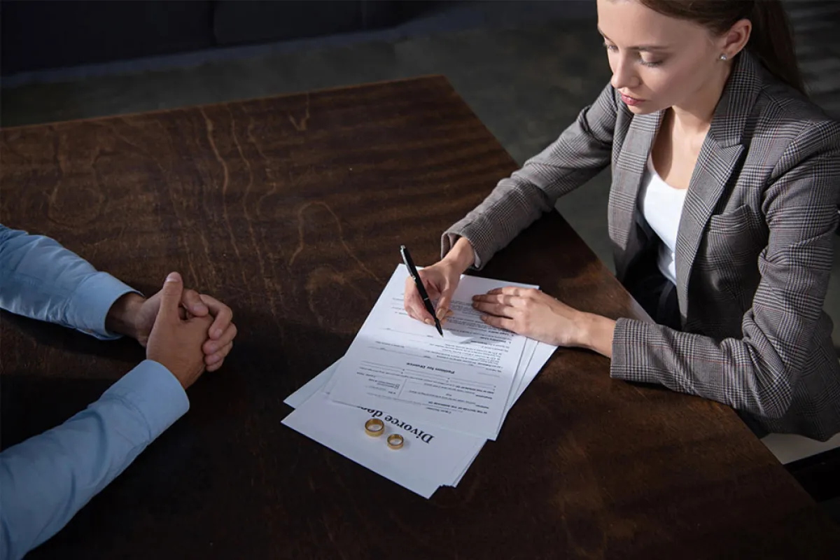 تفسير حُلم طلاق الزوجة في المنام