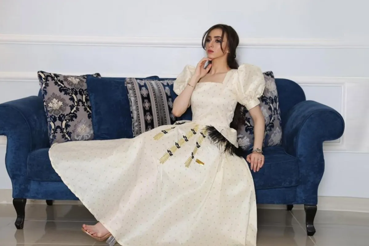 فستان من تصميم عبير العيد