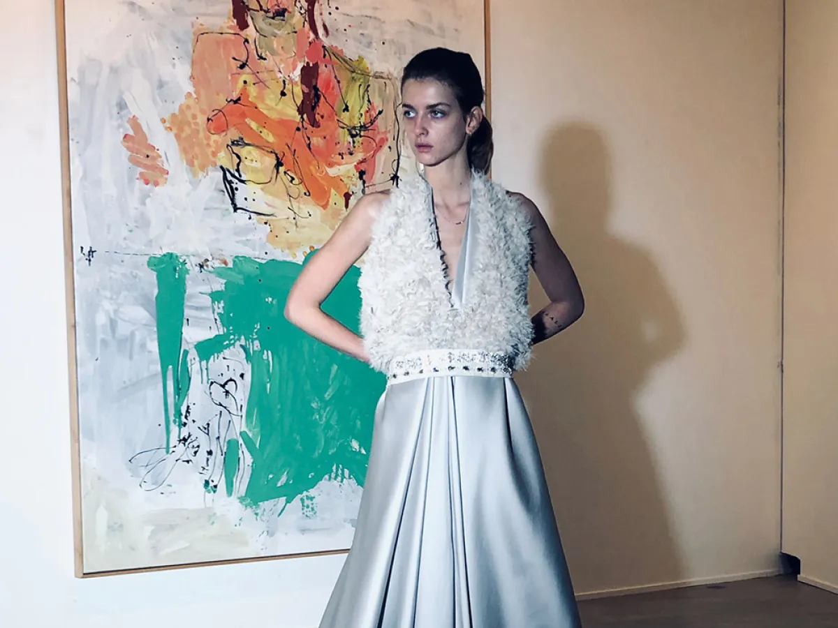  فساتين سهرة مصنوعة من قماش الستان