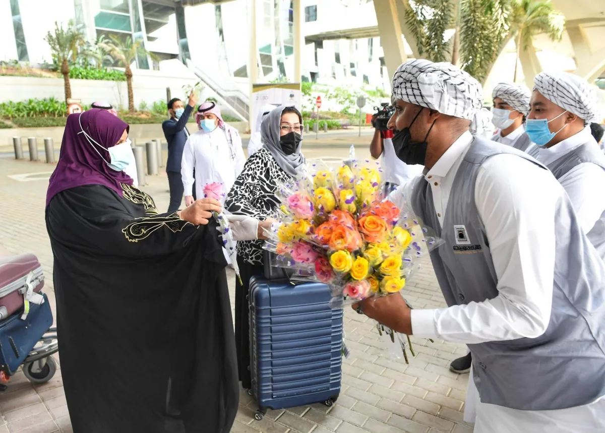 استقبال معتمري الخارج بالورد