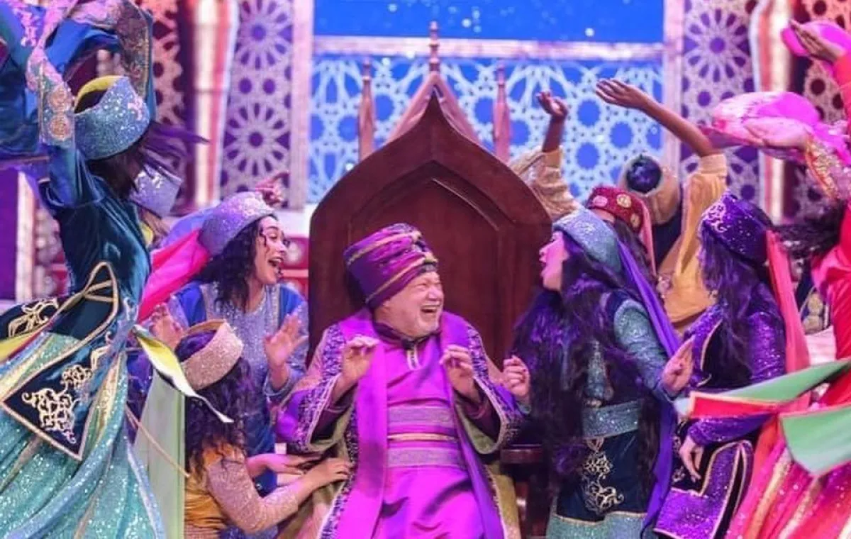 يحيى الفخراني بالعرض المسرحي.. الصورة من حساب كايرو شو على انستقرام