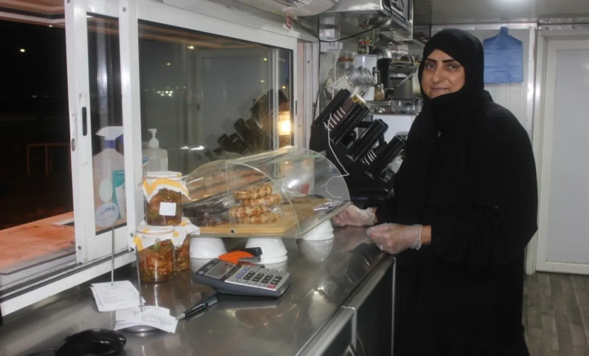 أمينة حجاب تشرف على العمل في الفود ترك