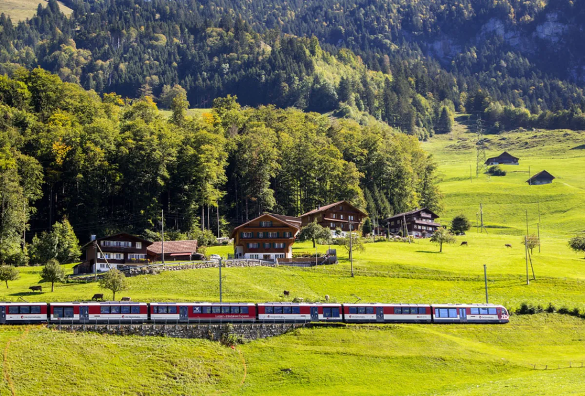 مسارات خلّابة لـ4 قطارات سياحية  