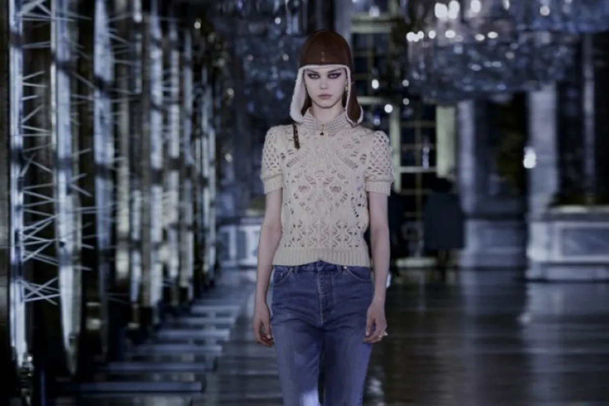 أجمل موديلات بناطيل جينز اختاريها لخريف 2021 