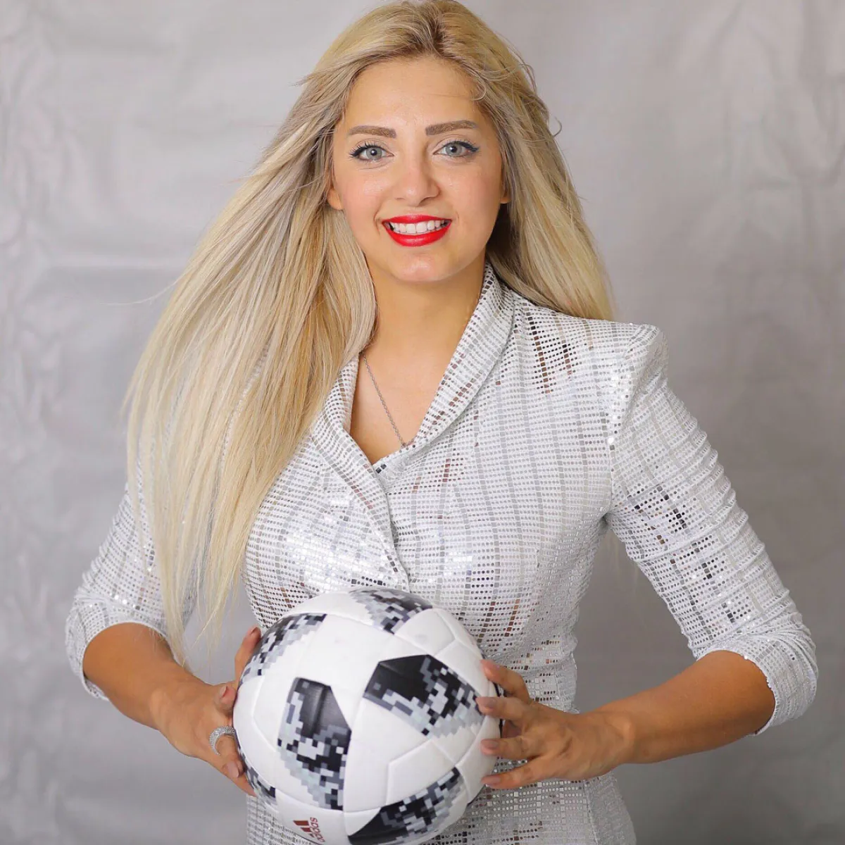 مي حلمي_ الصورة من حسابها على فيسبوك