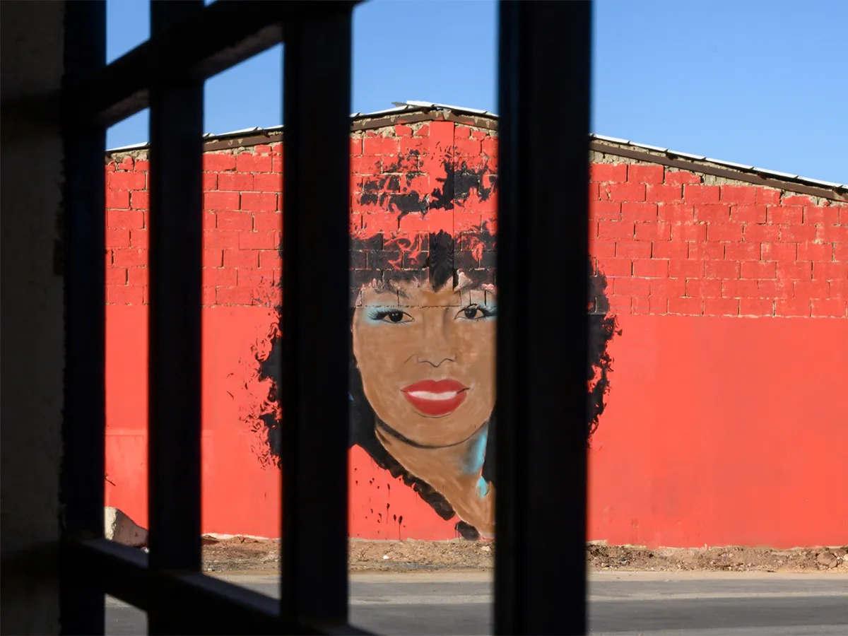 الراحله عتاب على جدار حي جاكس بالدرعية