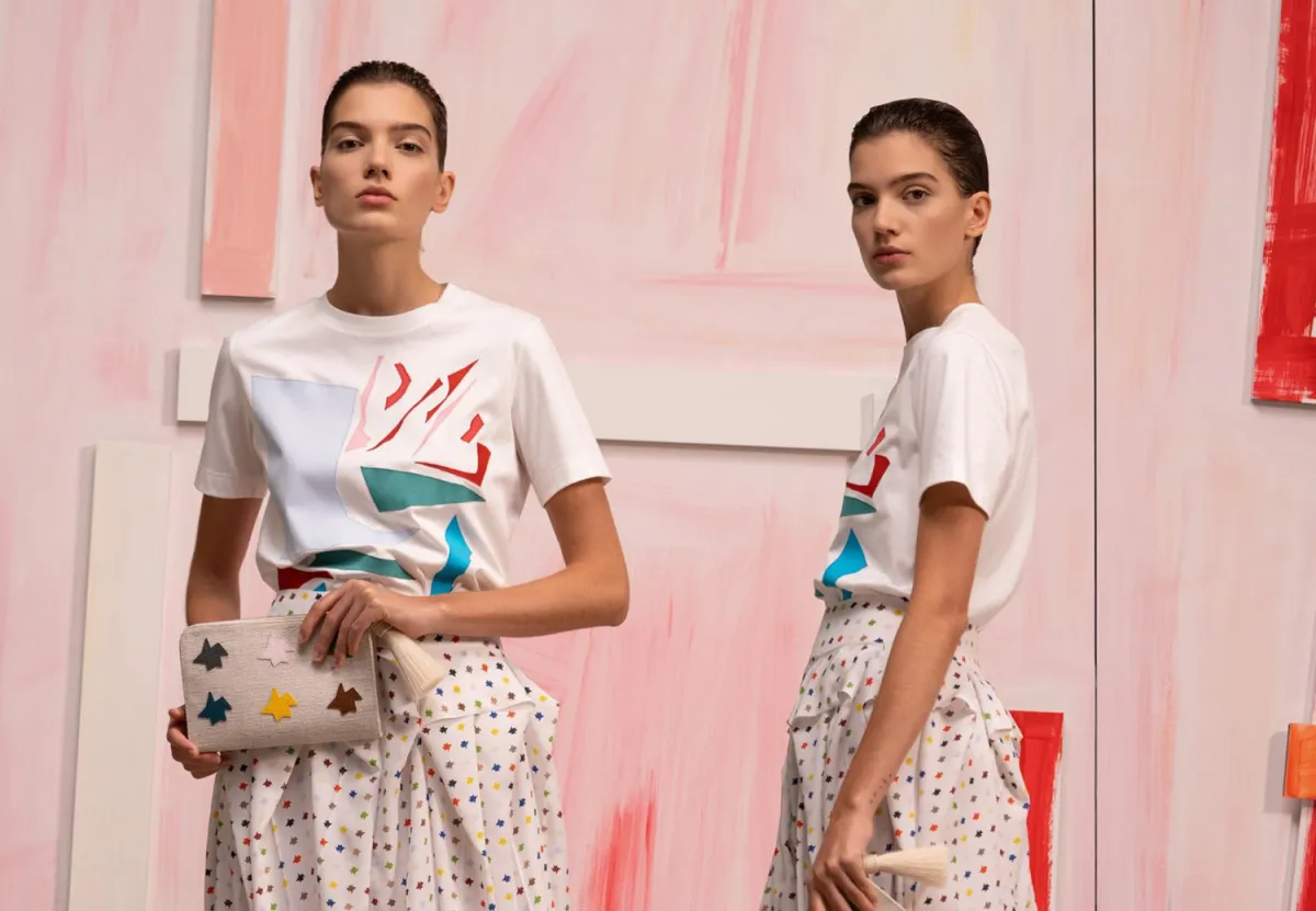 تصاميم تيشيرتات عصرية لإطلالاتك النهارية الكاجوال