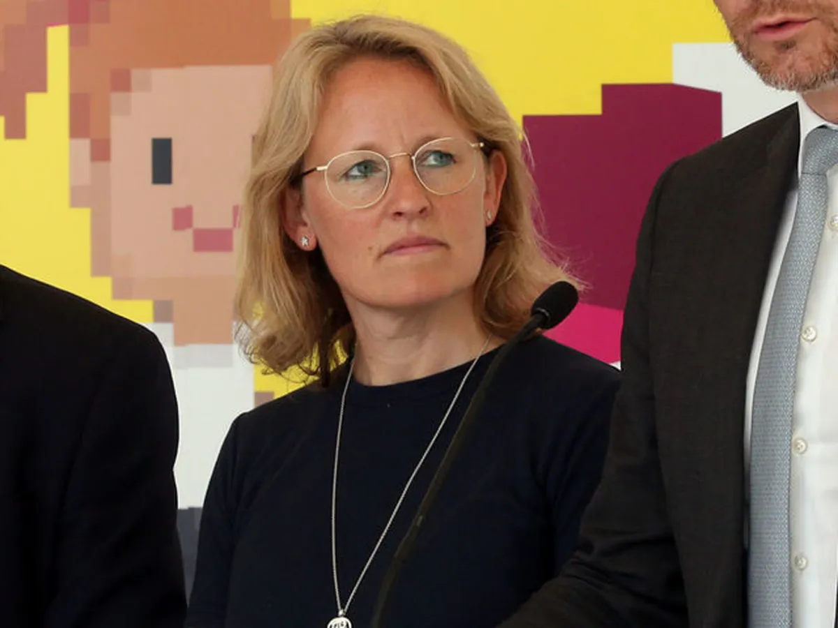 دوناتا هوبفين- أول سيدة ترأس رابطة الأندية الكروية في ألمانيا