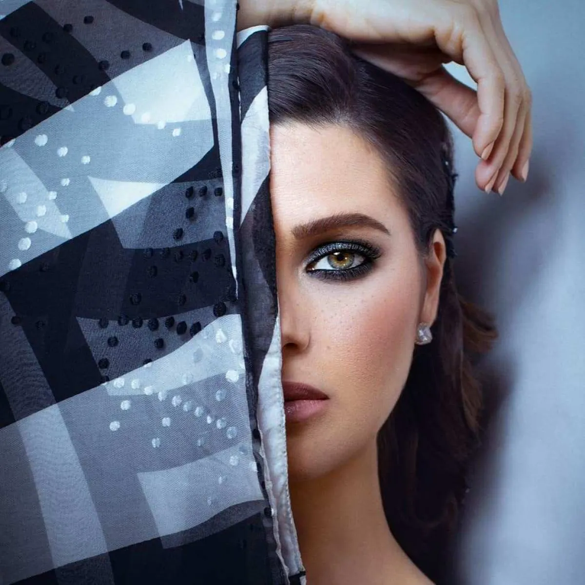 يسرا اللوزي