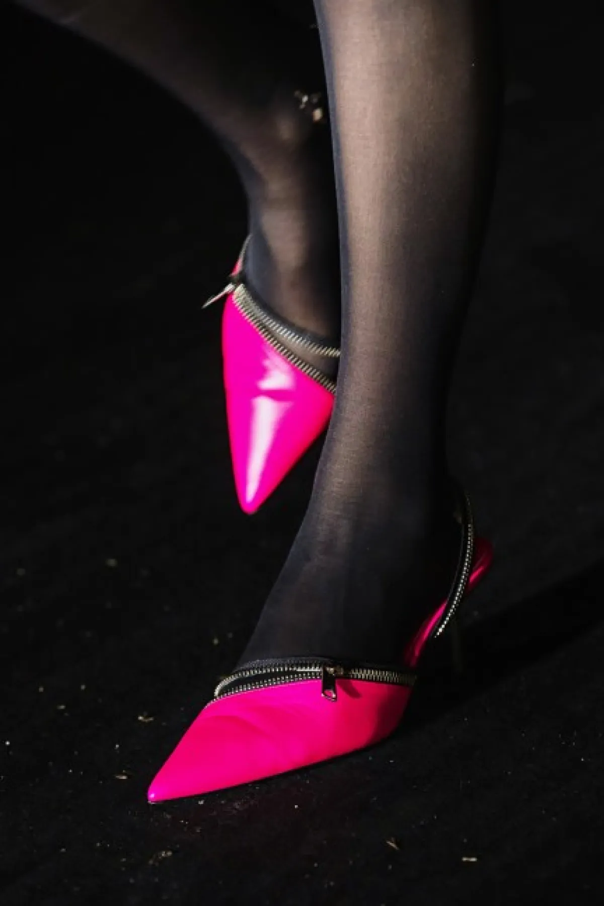 الحذاء الرسمي الأنيق النيون من كوبيرني coperni