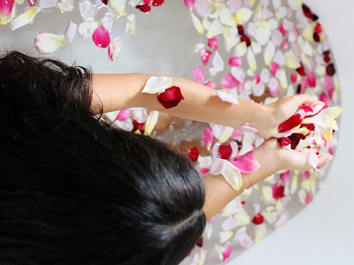 وصفات طبيعية للعروس مع بتلات الورد