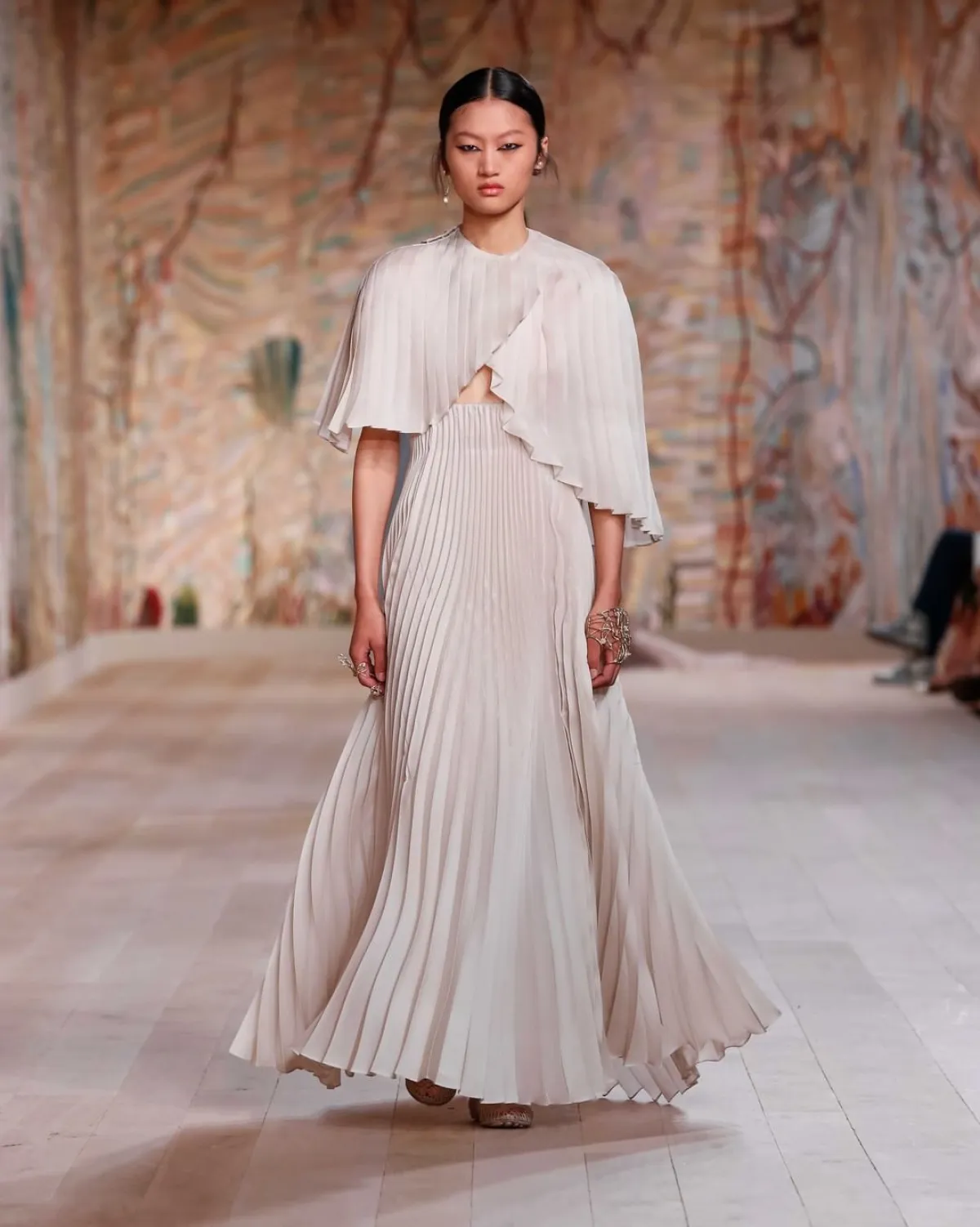 فستان ناعم بقصة منسدلة من ديور Dior- الصورة من انستغرام الدار