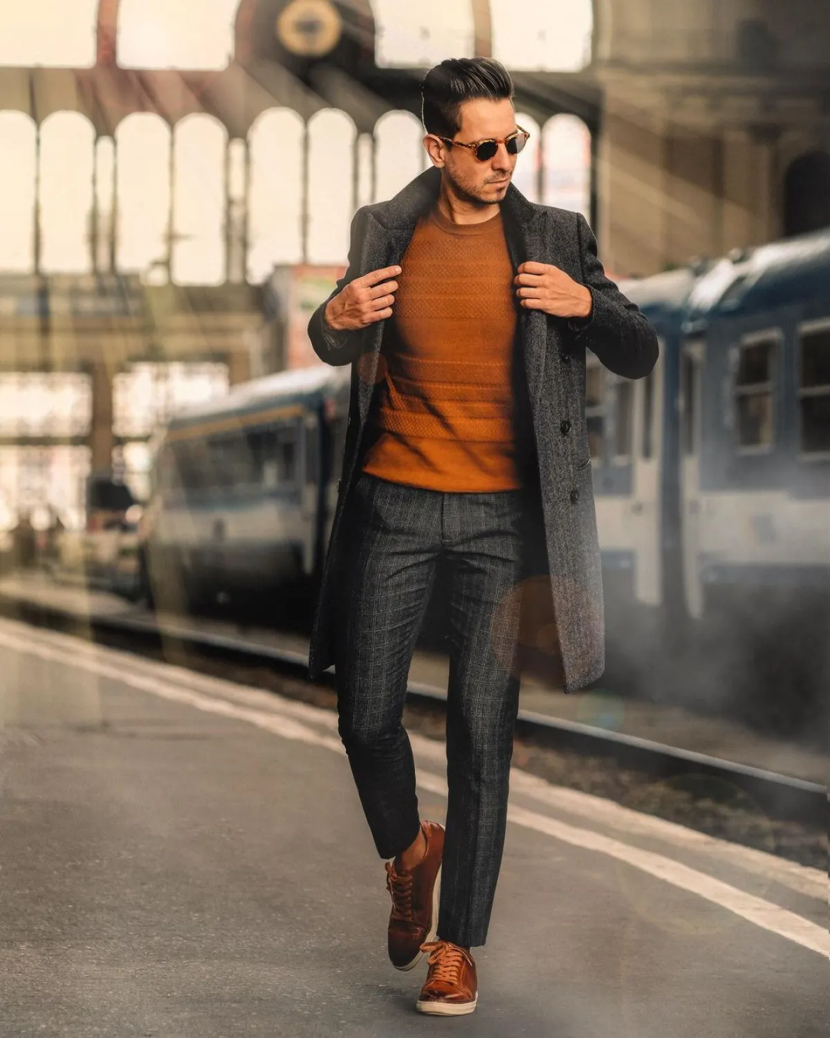 يمكن اعتماد البناطيل الكاروهات لأنها أحدى الصيحات الرائجة نقلا عن whatmyboyfriendwore عبر انستقرام