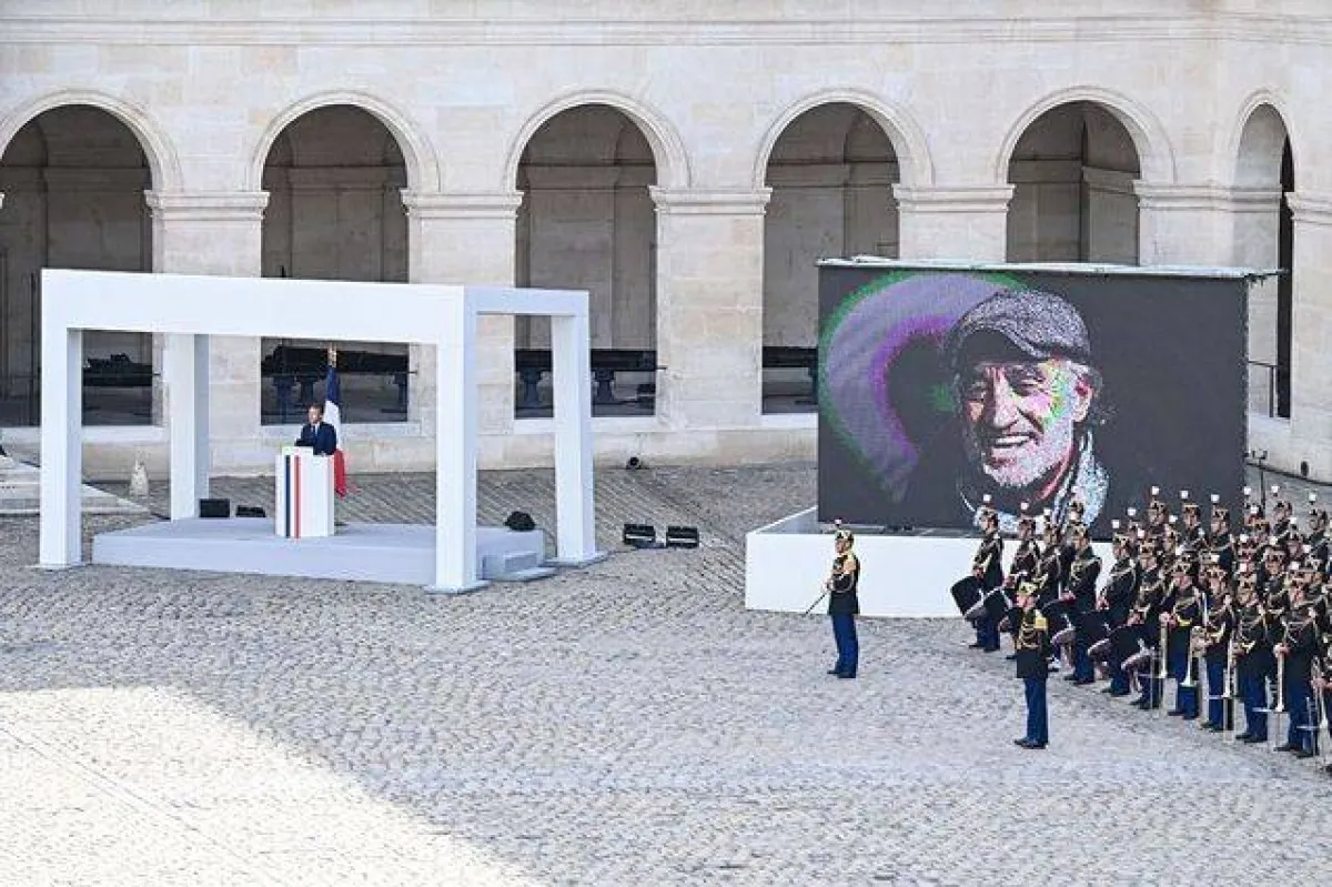 الرئيس ايمانوال ماكرون يلقي كلمة التأبين  PHOTO NIVIERE DAVID