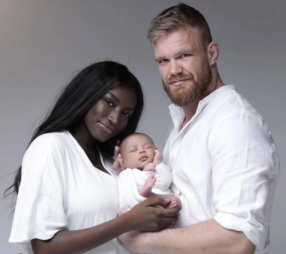 عبير سندر وعائلتها الصورة من حسابها في الانستجرام