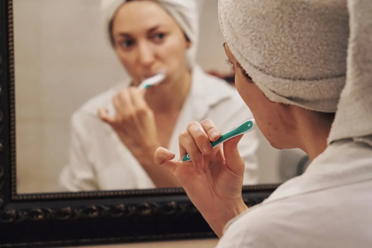 ما سبب أهمية رعاية الأسنان قبل الولادة للأم والطفل؟