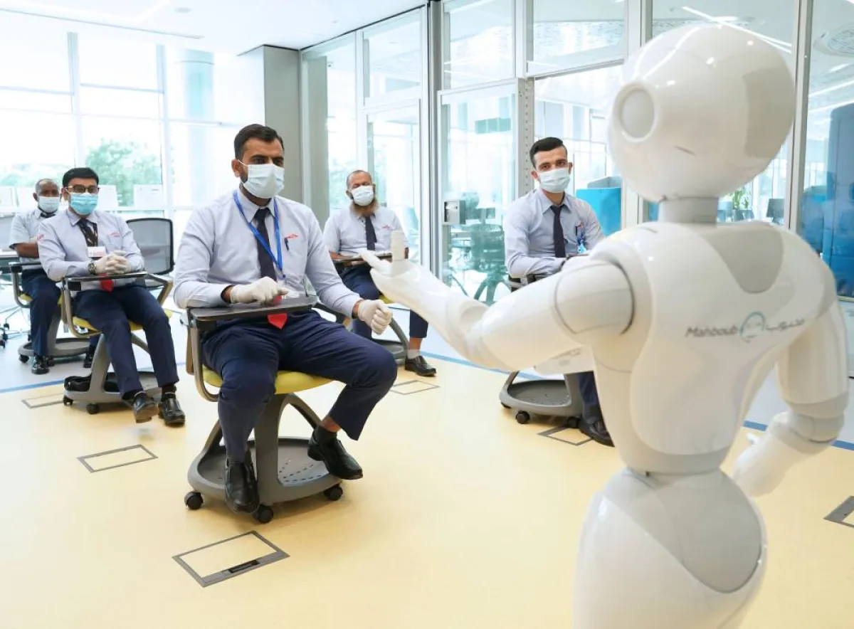 مدرب رقمي يدرب 869 سائقاً من سائقي الحافلات- (المكتب الإعلامي لحكومة دبي)