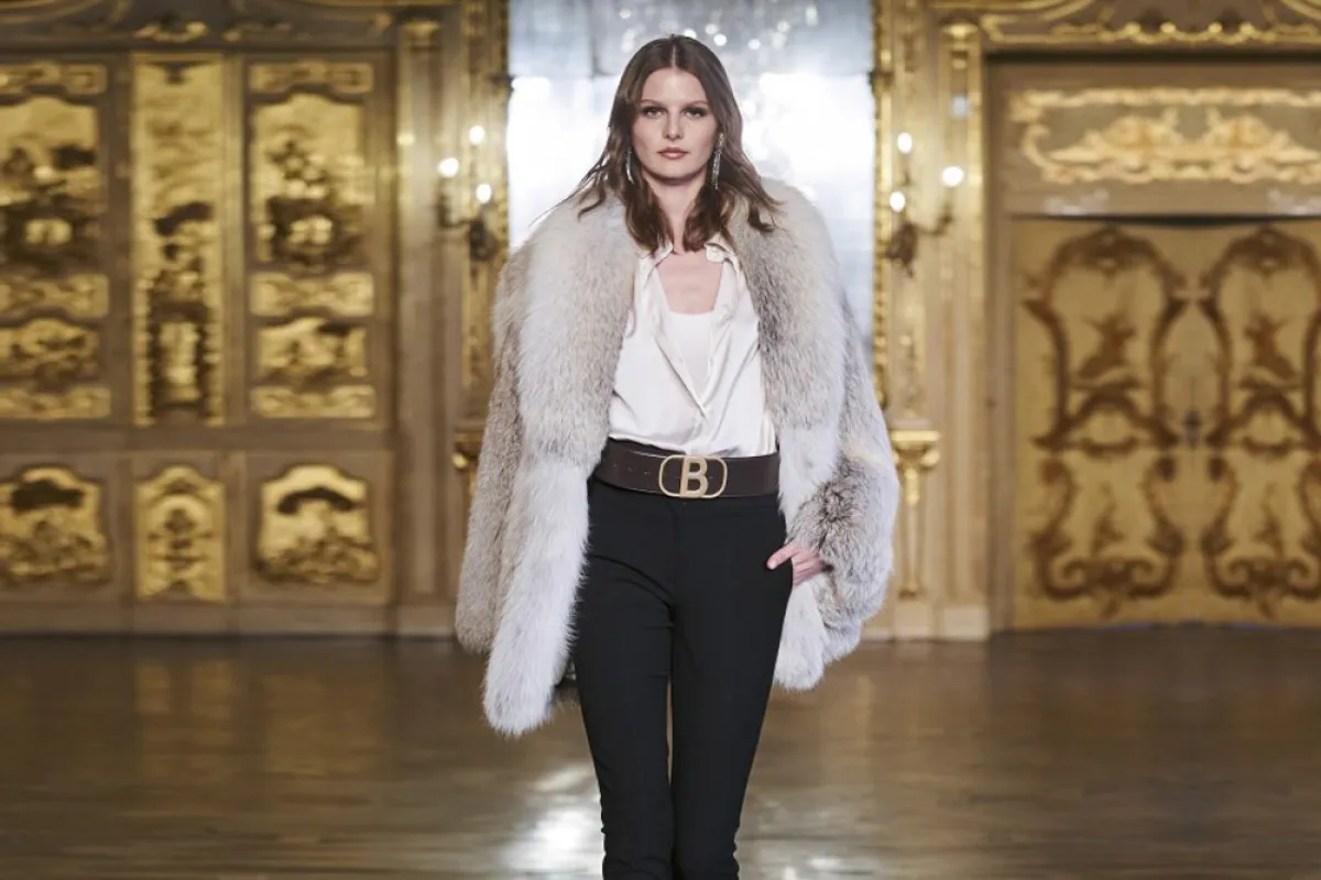 سراويل ضيّقة لإطلالات مفعمة بالأنوثة والدلال