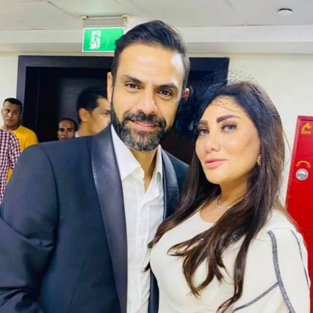 الشاعر أمير طعيمة وزوجته - الصورة من حساب جيني طعيمة على الفيس بوك