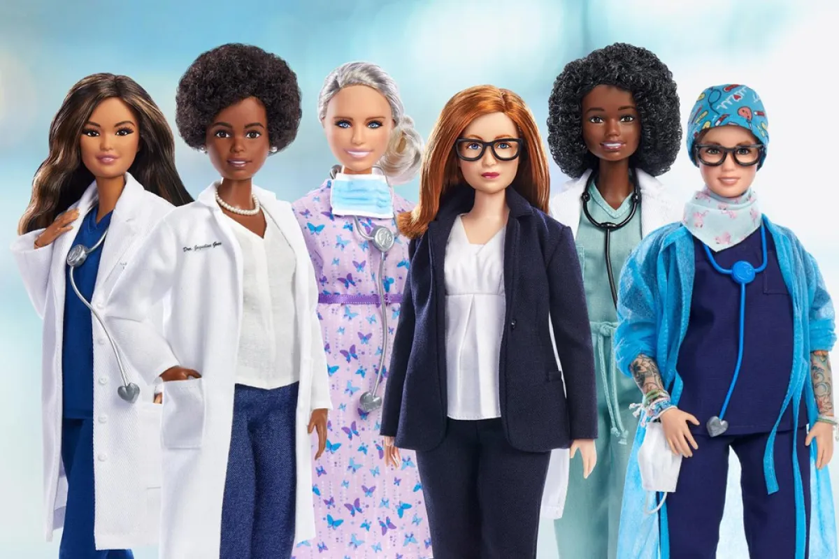 تكريم 6 بطلات من مكافحات كورونا بالعالم - من فيسبوك شركة باربي