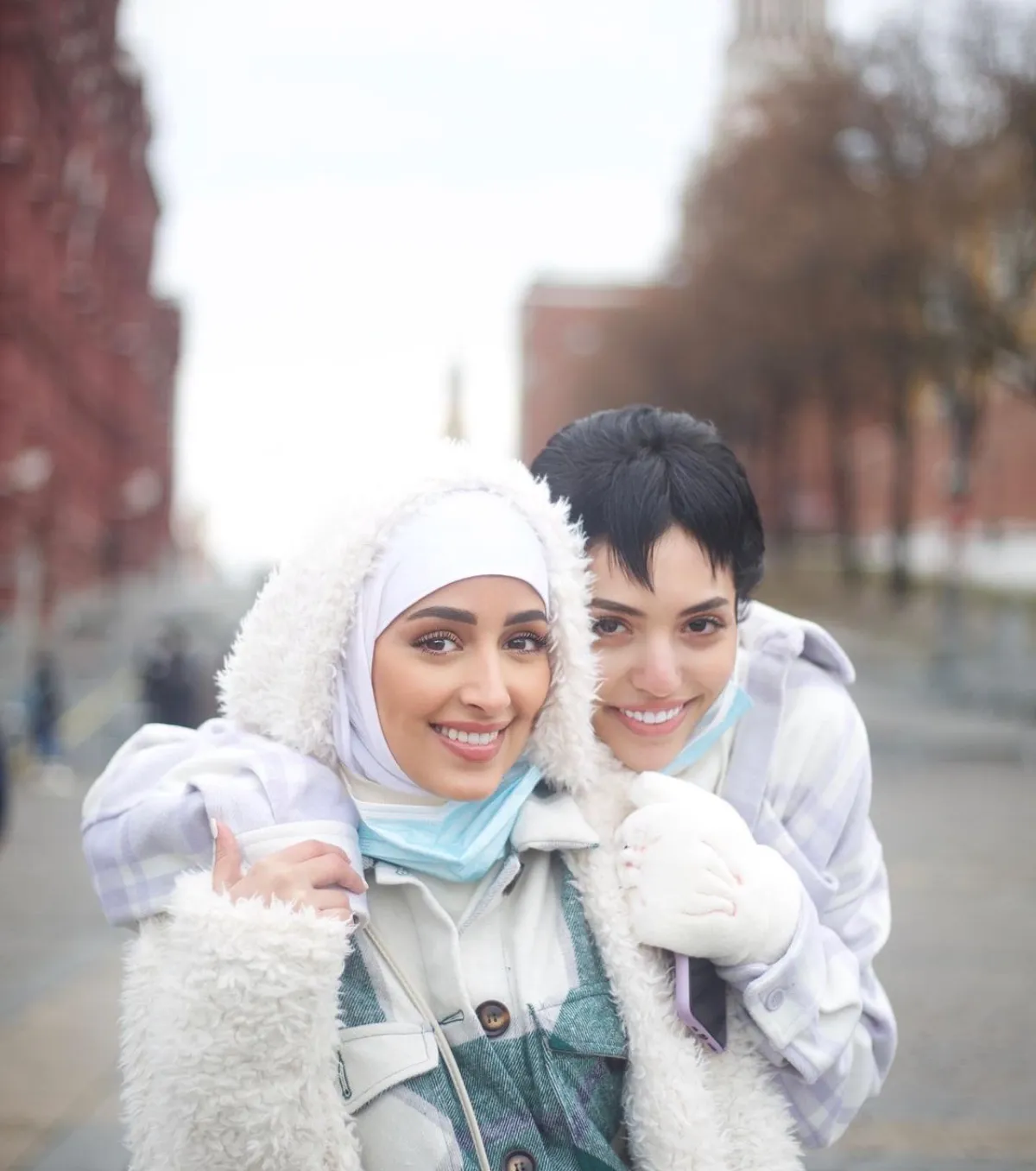 نجود مشعل وشقيقتها مشاعل الصورة من حسابها في إنستقرام