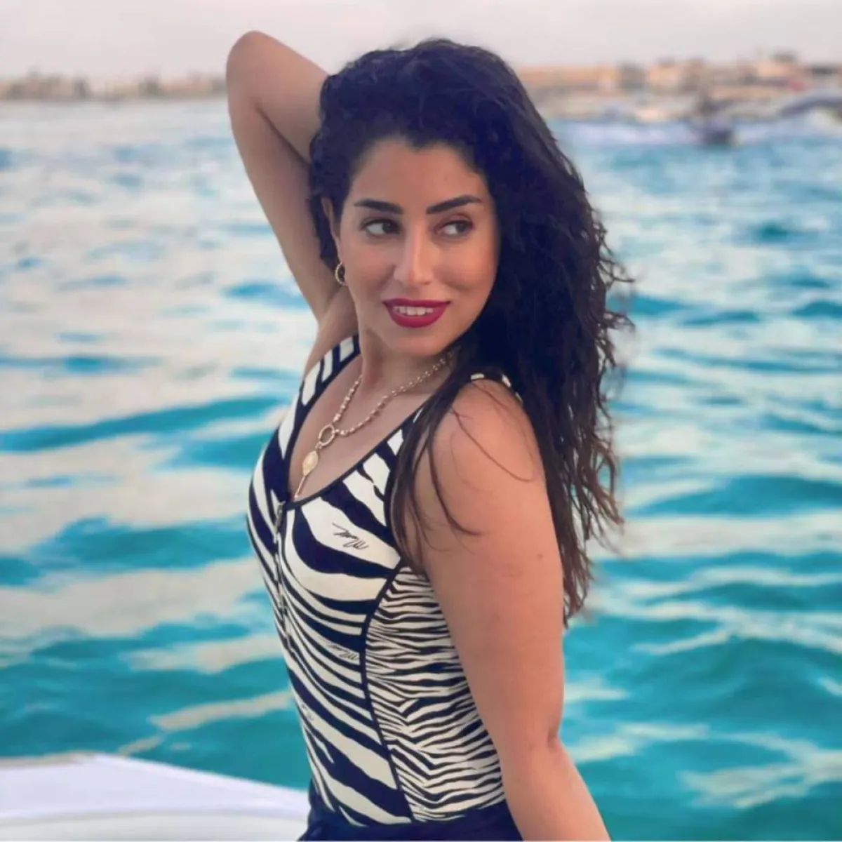 ايتن عامر - الصورة من حسابها على الفيس بوك