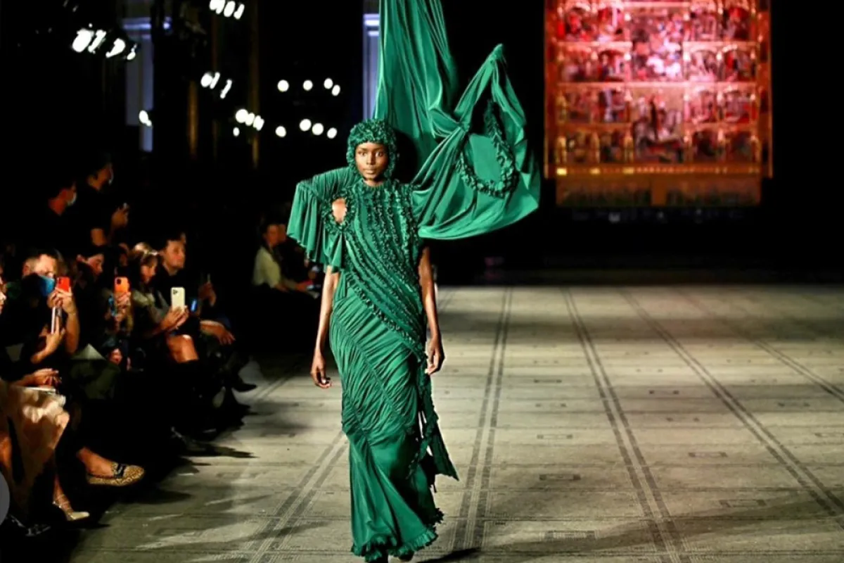 أسبوع لندن للموضة-الصورة من حساب london fashion week على  انستغرام