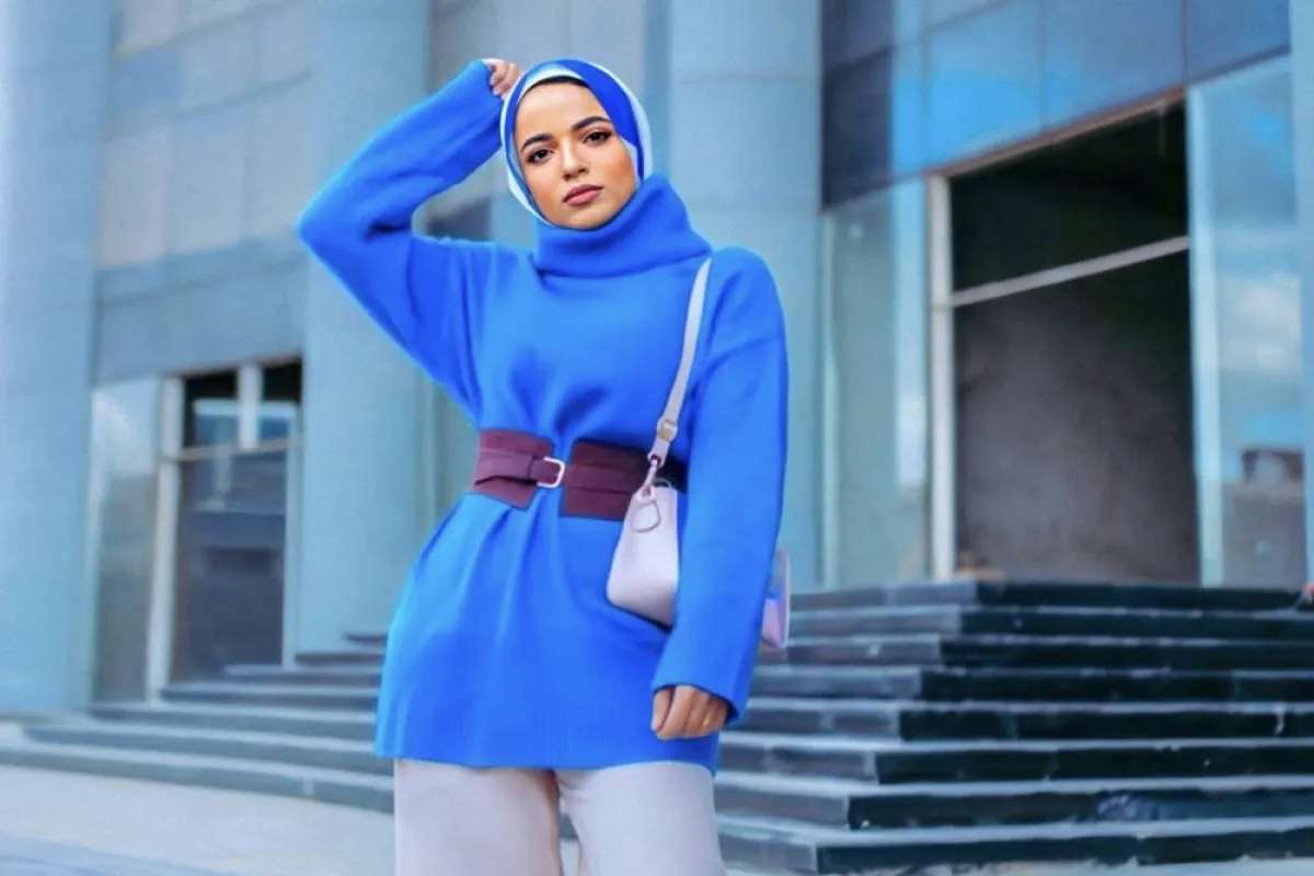 تنسيقات محجبات باللون الأزرق لخريف 2021