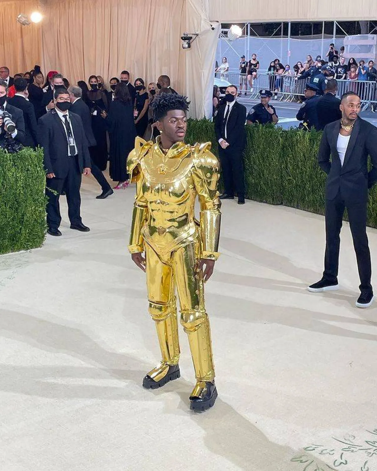 Lil Nas X - الصورة من حساب Met Museum على إنستغرام