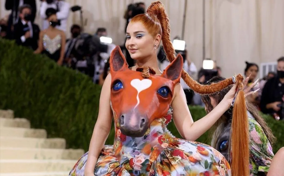 كيم بتراس- الصورة من حساب Met Museum على إنستغرام