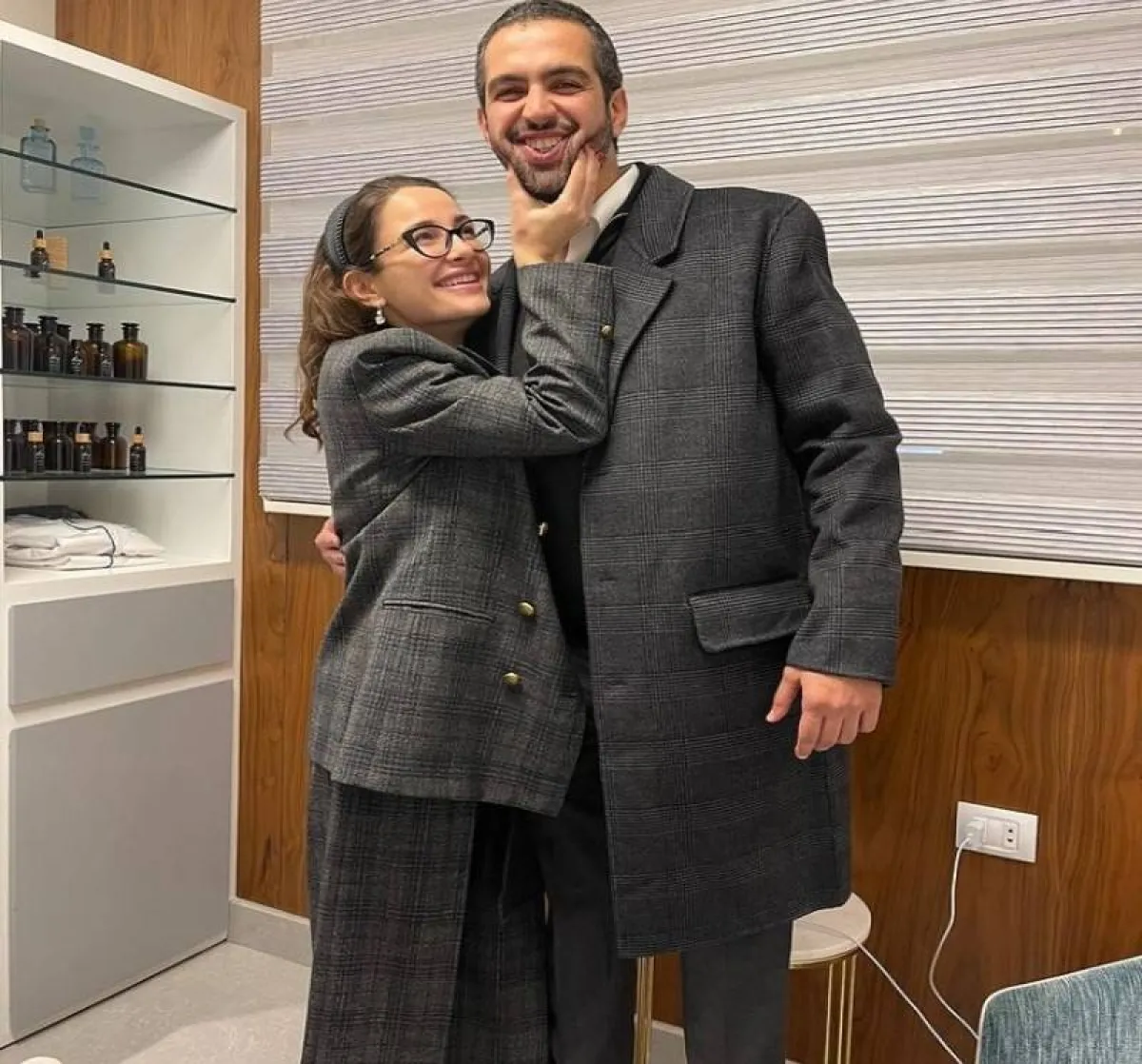 شام الذهبي برفقة خطيبها - الصورة من حساب شام الذهبي على انستغرام