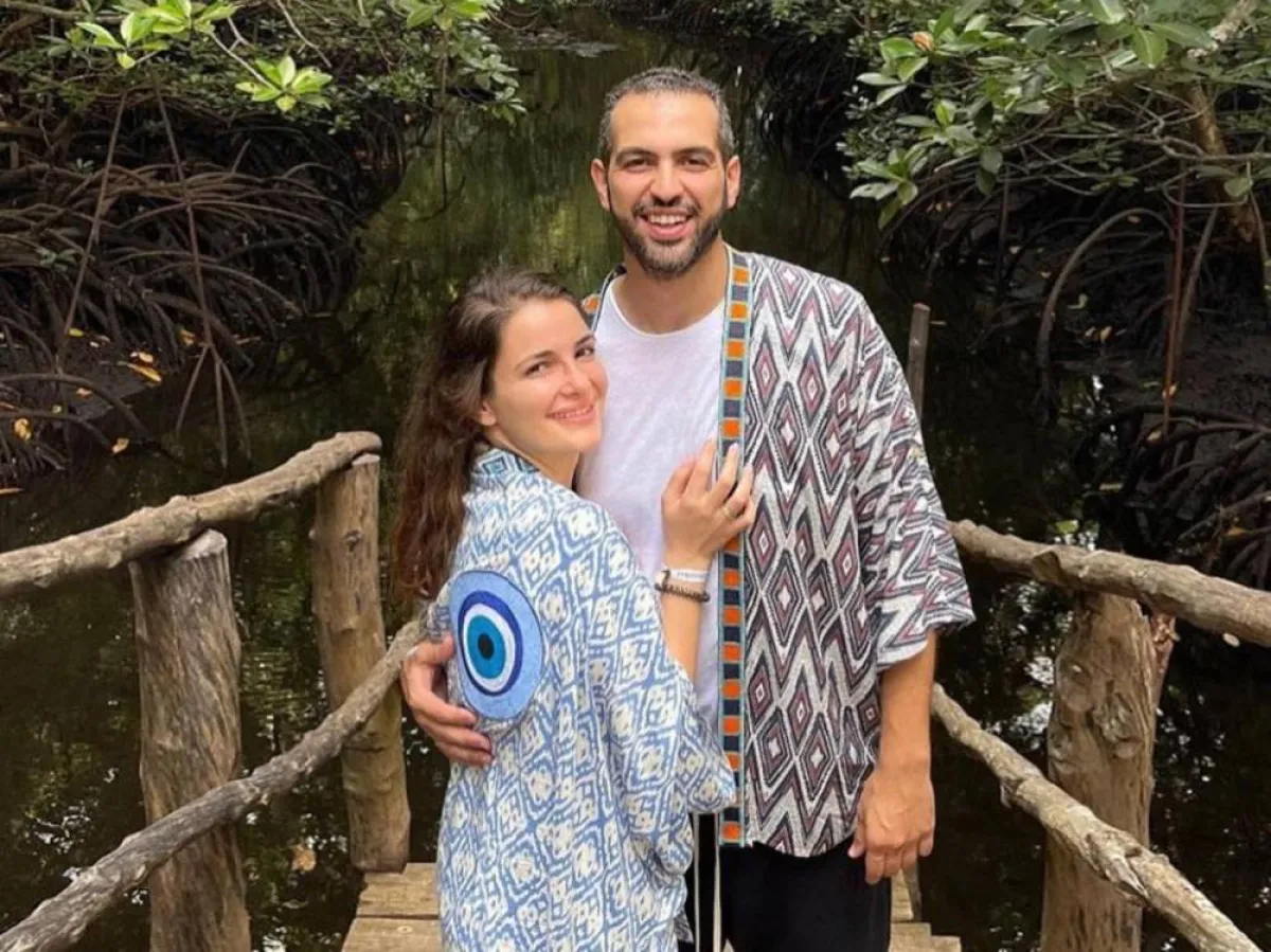 شام الذهبي برفقة خطيبها - الصورة من حساب شام الذهبي على انستغرام