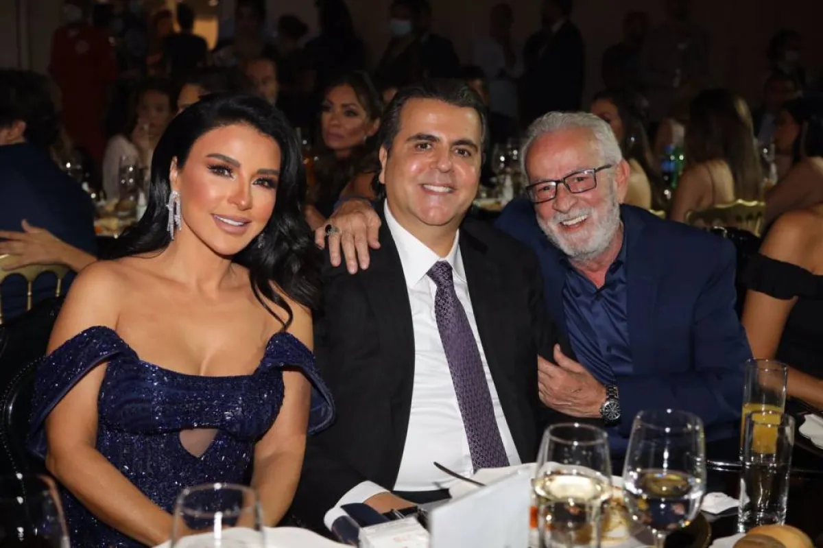 الفنان أحمد الزين والمنتج جمال سنان والفنانة ماغي بو غصن - تصوير محمد رحمة خاص سيدتي