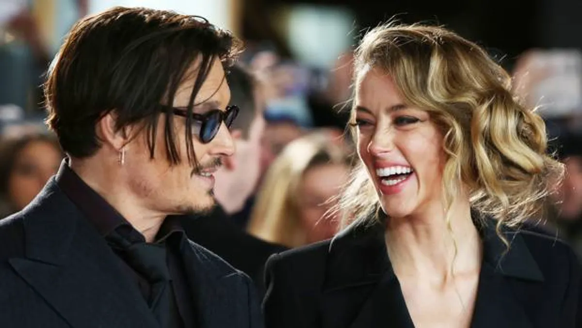 جوني ديب وأمبر هيرد- الصورة من موقع Hollywood life