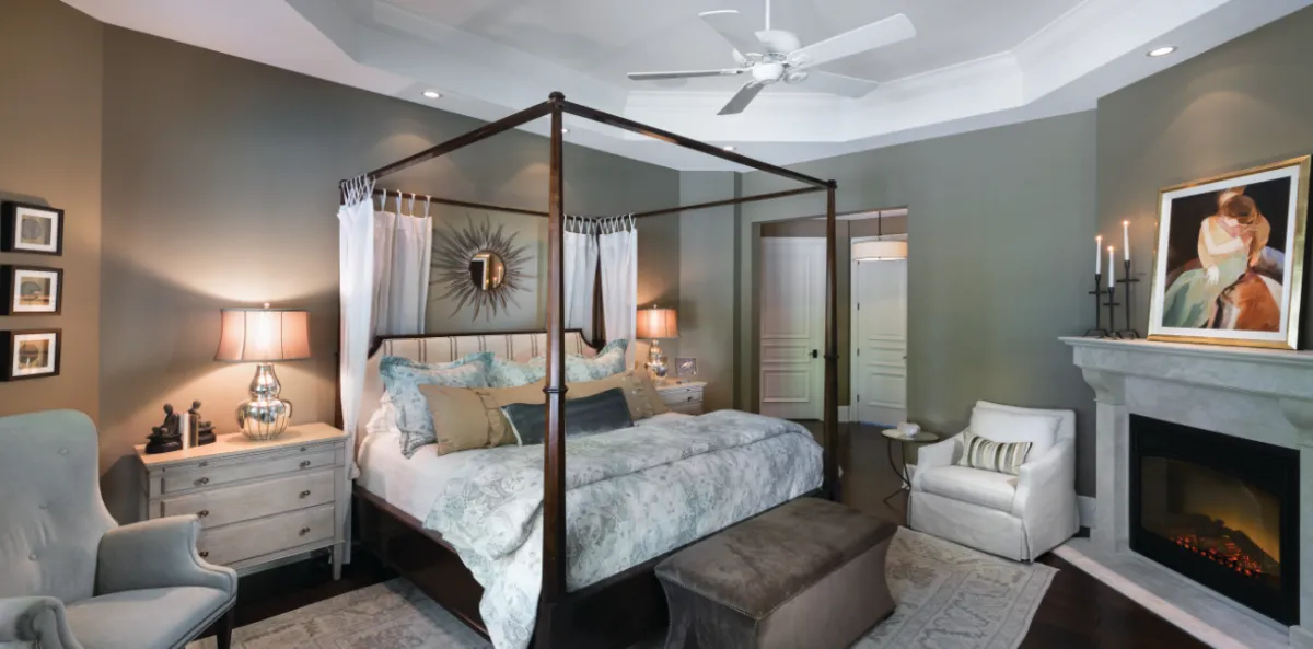 سرير في غرفة نوم العروس