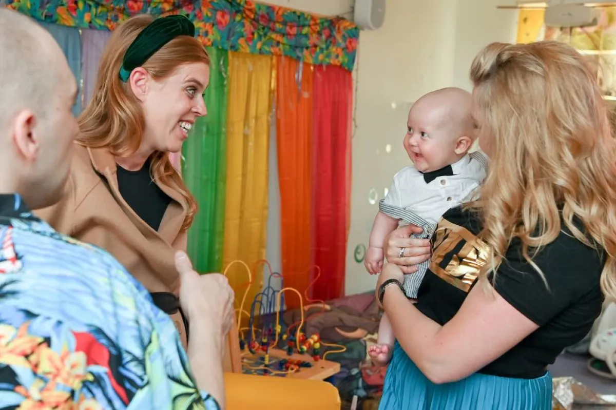 الأميرة بياتريس في دار الأطفال Forget me not- الصورة من حسابها على تويتر