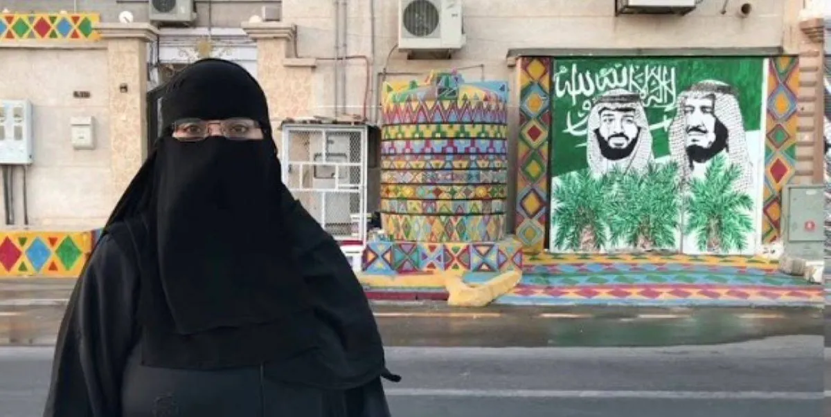 سلمى الشيخ ترسم جدارية بمناسبة اليوم الوطني 90