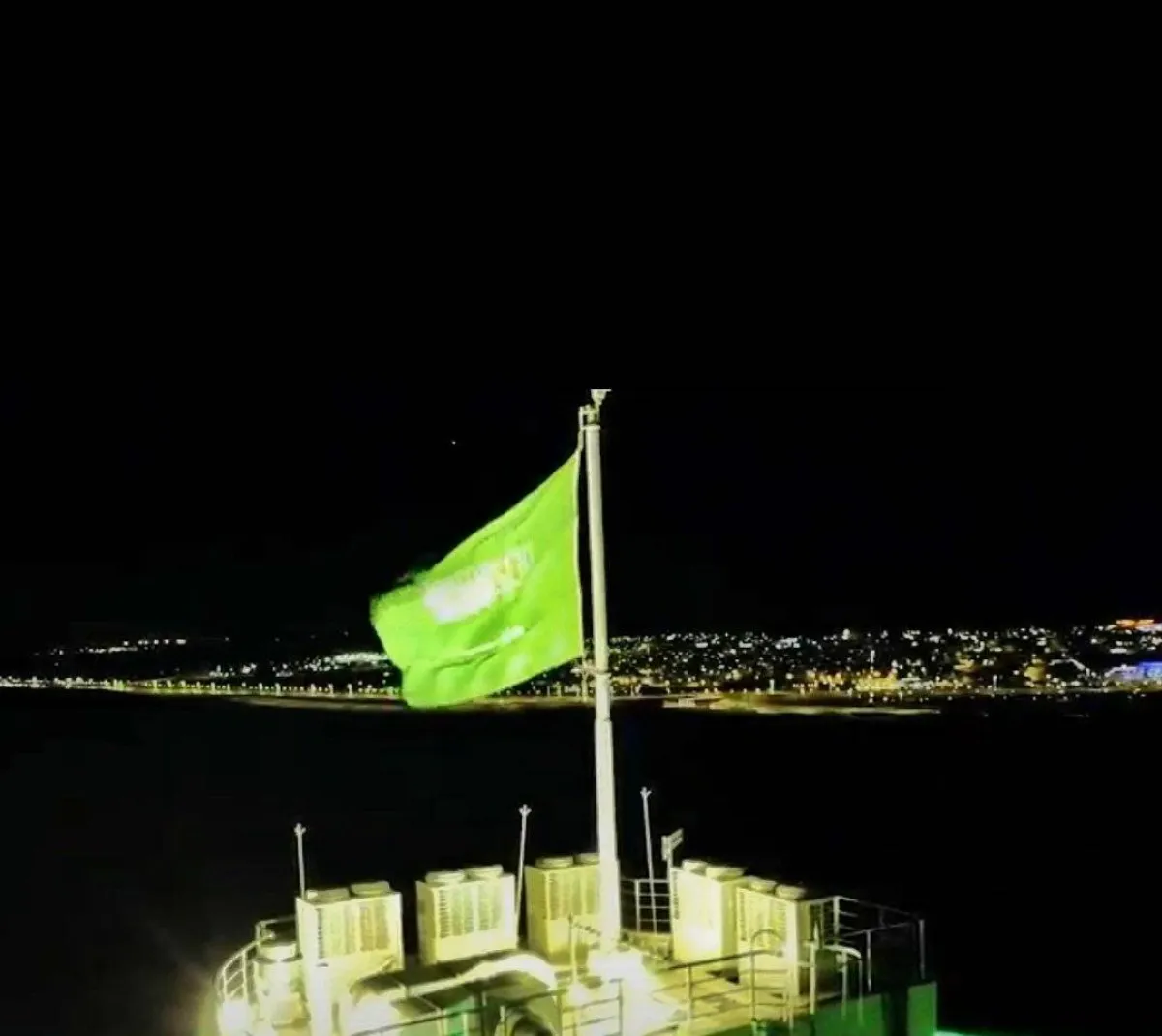 وزع أكثر من 5742 علمًا على الطرق الرئيسة والمداخل الجانبية 