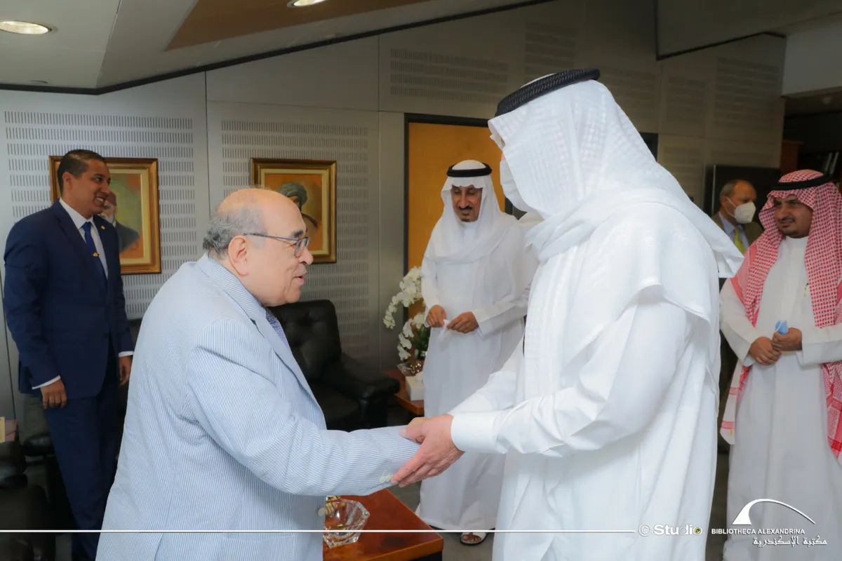 أمين عام دارة الملك عبدالعزيز يلتقي مدير مكتبة الإسكندرية  -الصورة من الموقع الرسمي لمكتبة الاسكندرية