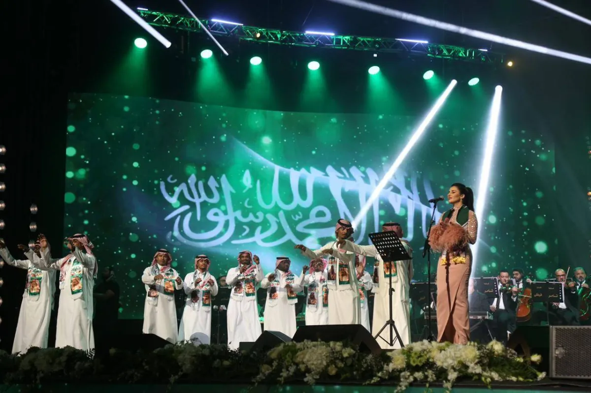 هدى الفهد بمشاركة الفرقة الفلكلورية - الصورة من حساب فن بوكس على تويتر