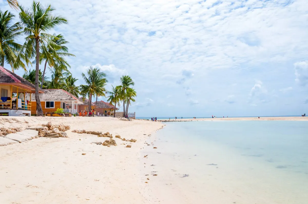 جزيرة بانتايان حيث تضم بعض أجمل الشواطئ في الفلبين