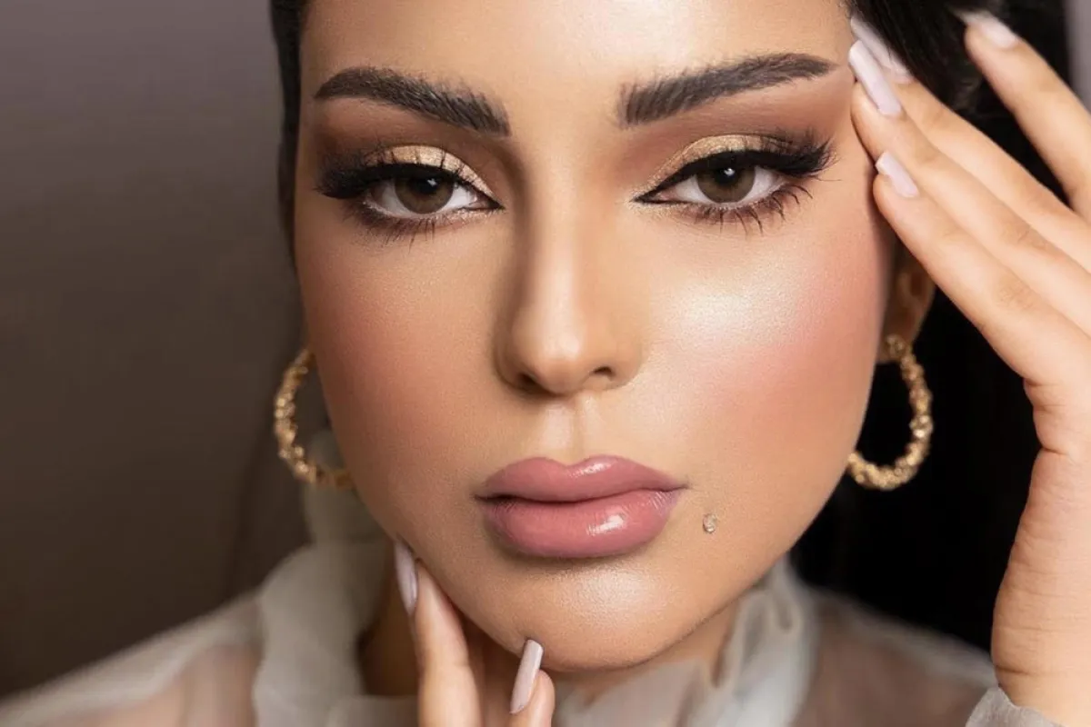 مكياج ذهبي للعروس من خبيرة التجميل فاطمة سعود -الصورة من حسابها على الانستغرام