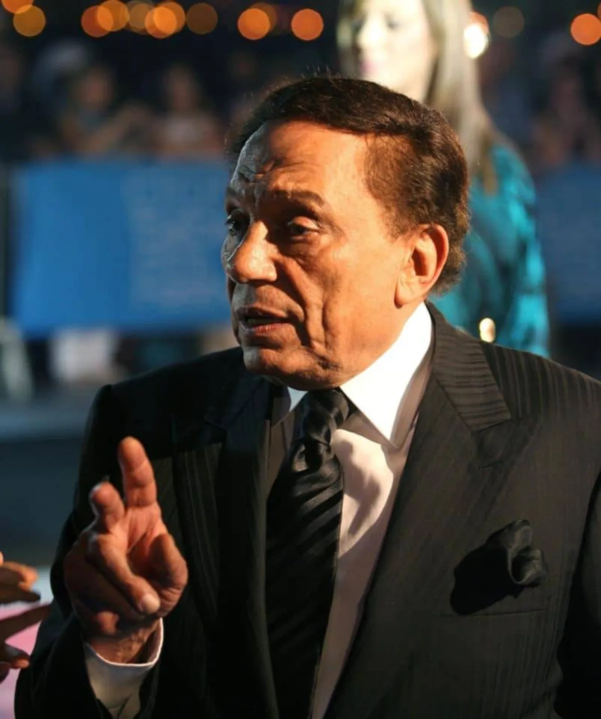  عادل إمام - الصورة من صفحته الرسمية على فيسبوك