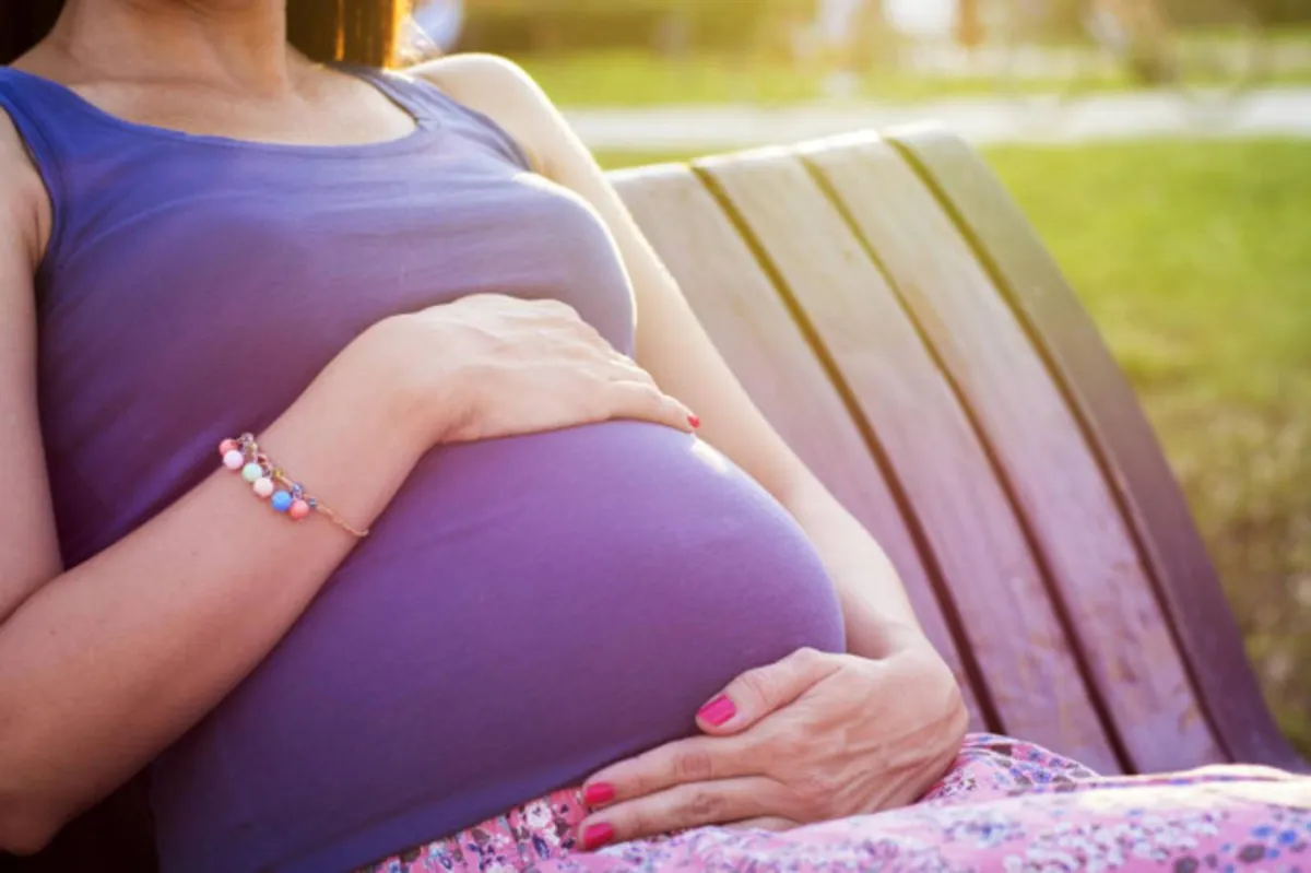 صورة لحركة الجنين وأعراض الحمل بولد