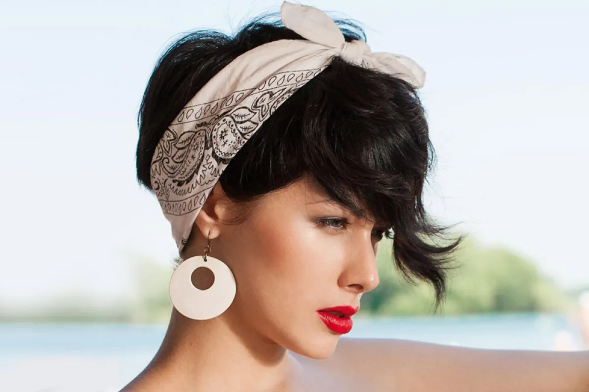 تسريحات شعر ناعمة مع البندانه